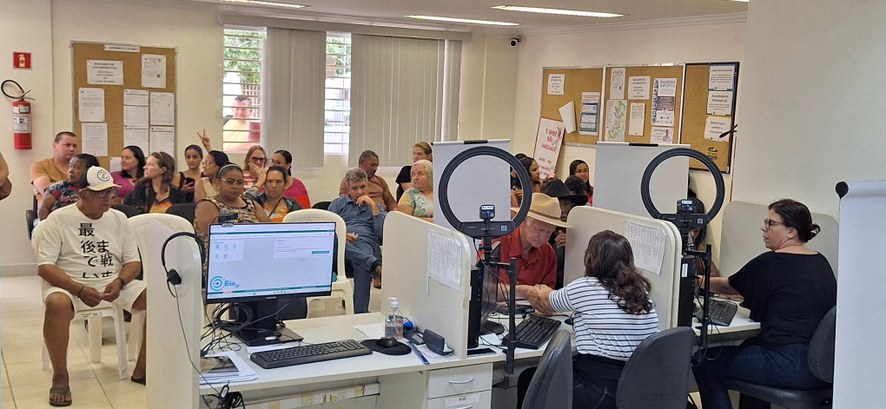 Cartório Eleitoral de Afonso Cláudio conta com o apoio dos filhos para o cadastramento biométrico dos pais .