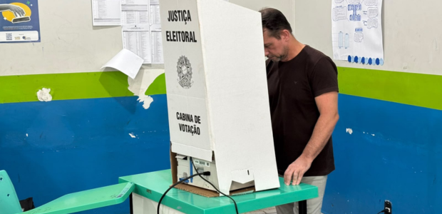 Foto 2 - Óculos inteligentes e relógios conectados estão entre os itens proibidos na cabine de v...