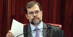 Ministro Dias Toffoli em sessão do TSE em 23/04/2013
