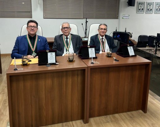 Presidente do TRE-ES recebe a Comenda Leopoldo Ribeiro Dias destaque .