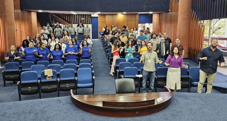 Servidores e terceirizados participam de confraternização de Natal no TRE-ES capa .