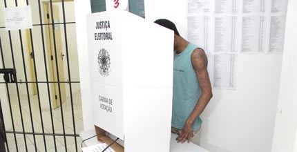 TRE-CE voto preso provisório Foto preso provisório exercendo direito ao voto