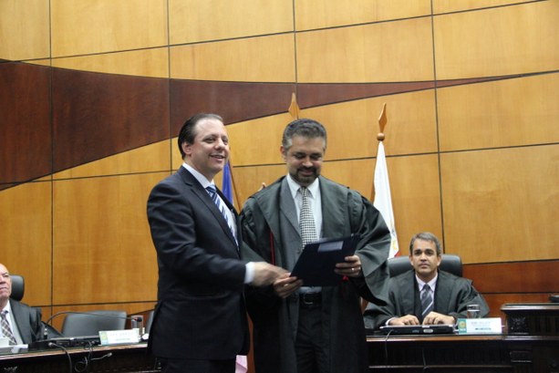 TRE-ES Des. Álvaro recebe lista TRE-ES Des. Álvaro recebe lista