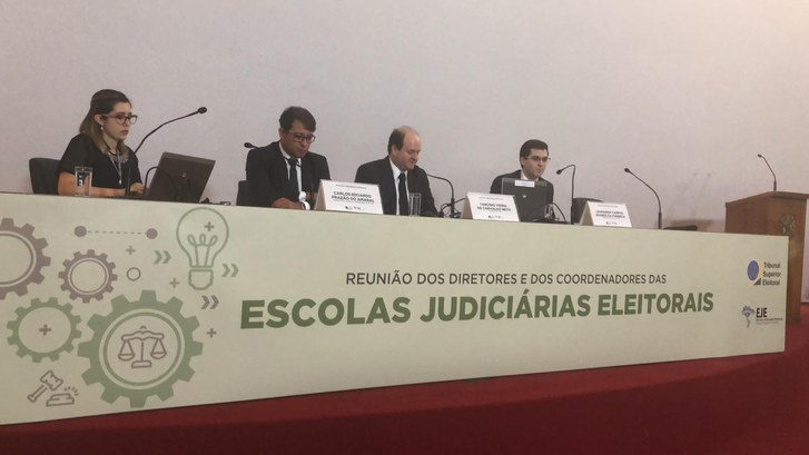 TRE-ES Presidente do CODEJE se reúne com o diretor da Escola Judiciária Eleitoral do TSE TRE-ES Presidente do CODEJE se reúne com o diretor da Escola Judiciária Eleitoral do TSE