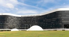 Foto do edifício-sede do TSE em Brasília