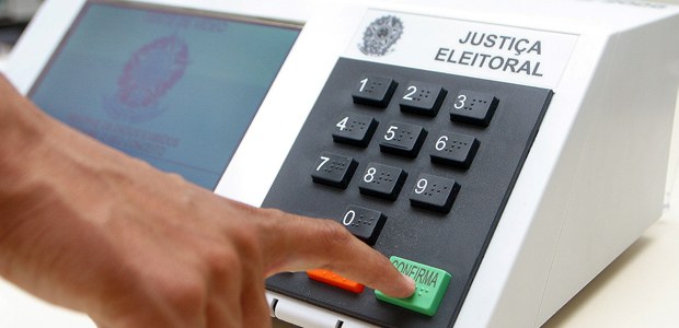 Urna Eletrônica NF em 02.12.2015 Urna Eletrônica