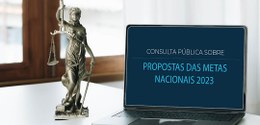 Imagem da deusa da Justiça e notebook cuja tela mostra a frase consulta pública sobre propostas ...