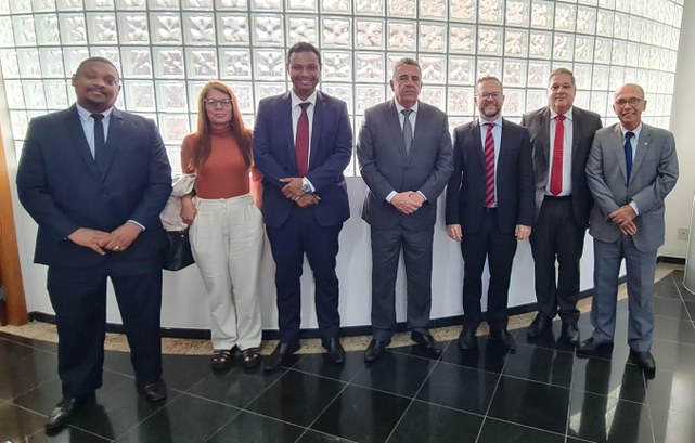 TRE-ES recebe membros da Comissão de Direitos Políticos e Eleitoral da OAB-ES .